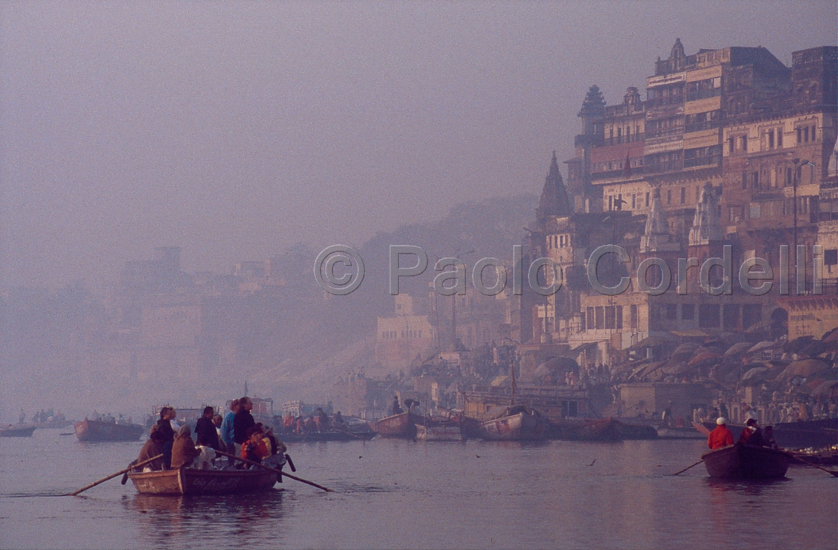 Holy River Ganges (Ganga), Varanasi (Benares), India
 (cod:India 03)